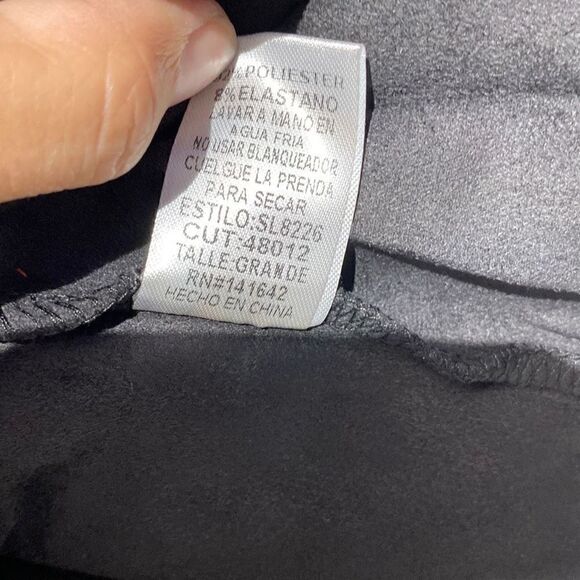 She + Sky Women's V-Neck Ruffled Cape Velvet Top Black Size L New With Tags - Picture 10 of 10